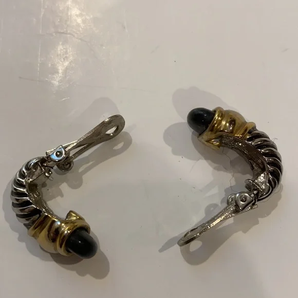 COSTUME CLUP ON EARRINGS DESIGHNER LOOK SILVER AND GOLD TONE BLACK STONE - Picture 6 of 8